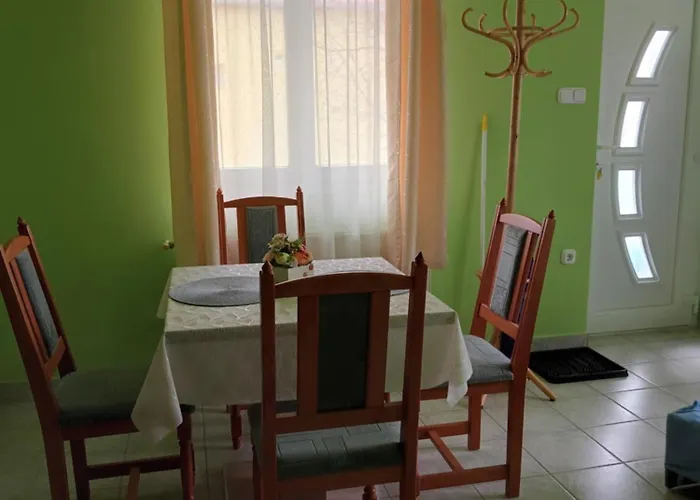 Apartament Liliom *